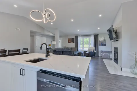 64 Eastern Avenue, Greater Madawaska, ON K7V 1N3