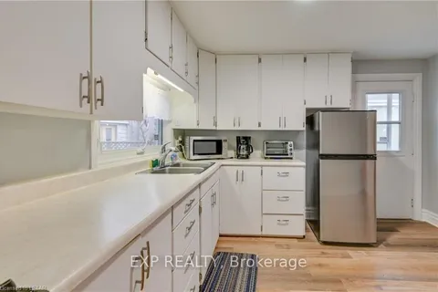 12 Cartwright Street, ON N6B 2W4