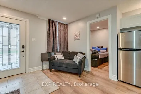12 Cartwright Street, ON N6B 2W4