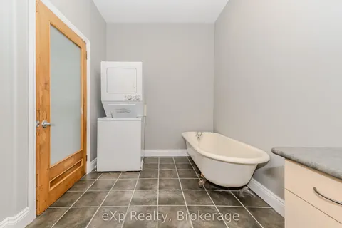 12 Fleet Street, Brant, ON N3T 3S7