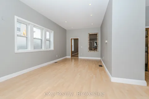 12 Fleet Street, Brant, ON N3T 3S7