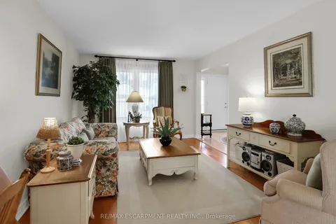 1 Shoreline Crescent, Grimsby, ON L3M 5B1