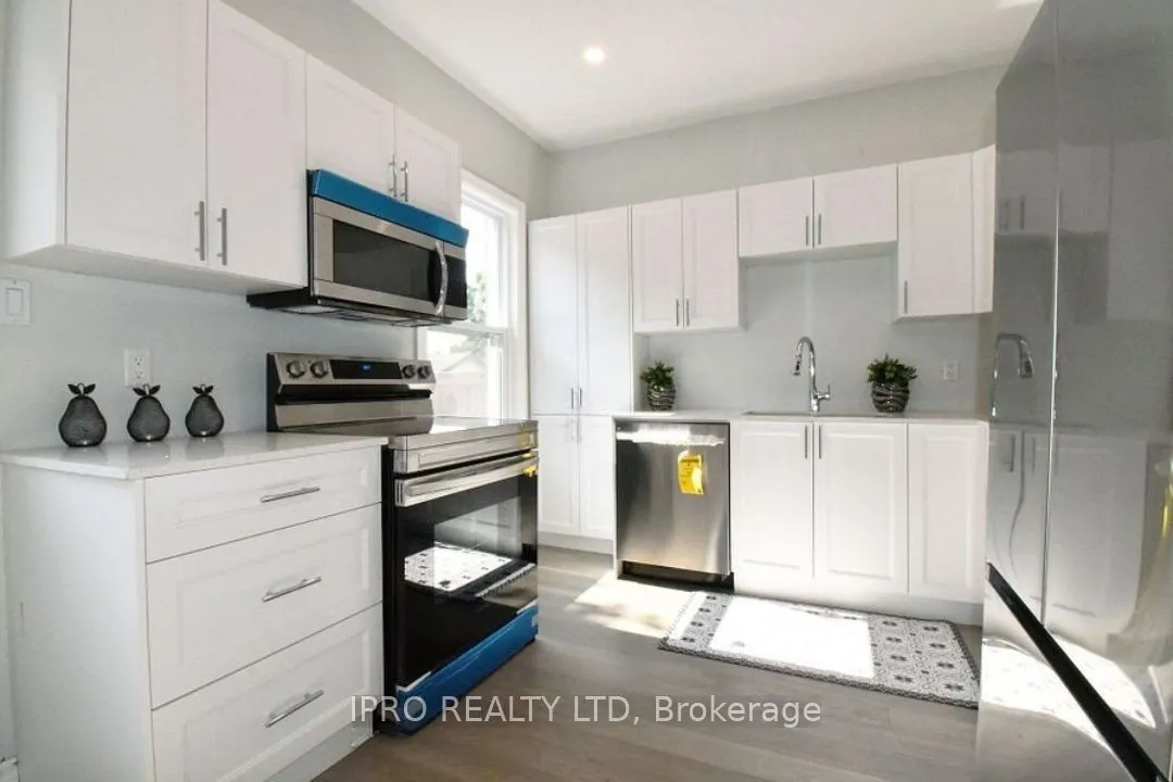 242 Balmoral Avenue, Hamilton, ON L8L 7S2