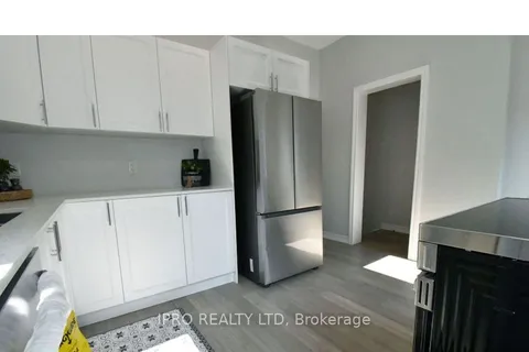 242 Balmoral Avenue, Hamilton, ON L8L 7S2