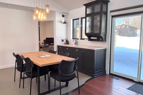 4 Bartlett Drive, Seguin, ON P2A 2W8