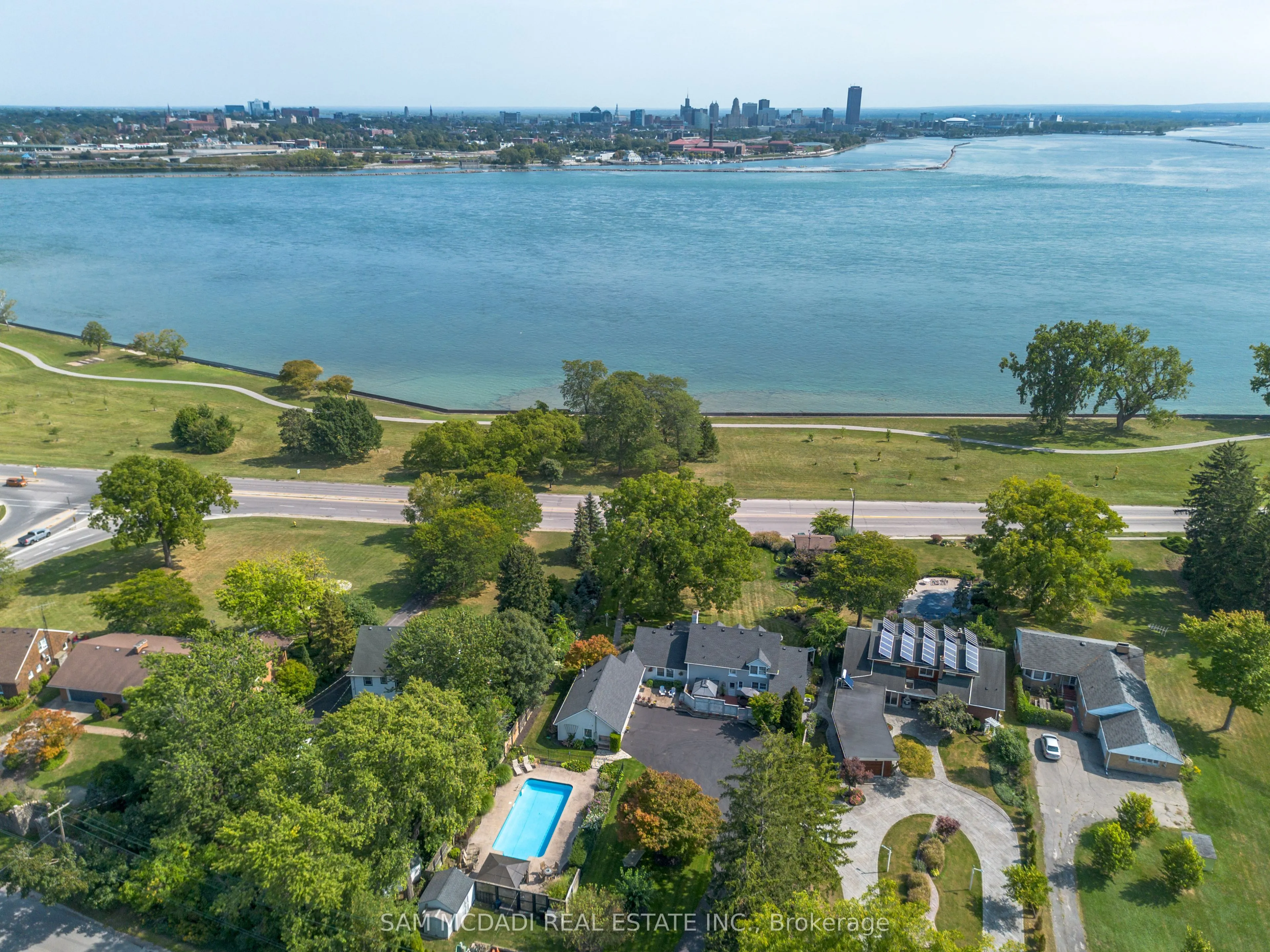 14 Lakeshore Road, Fort Erie, ON L2A 1B1