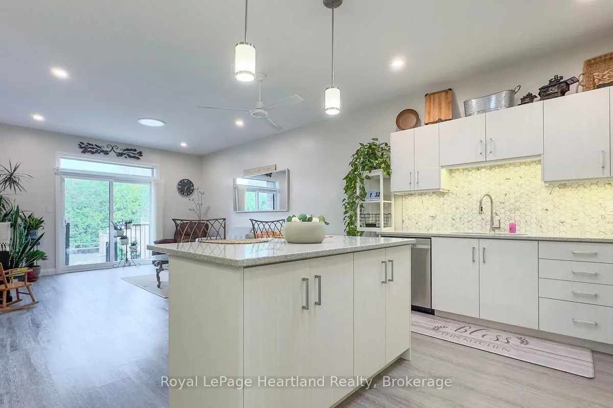 84 Rowe Avenue, South Huron, ON N0M 1S1