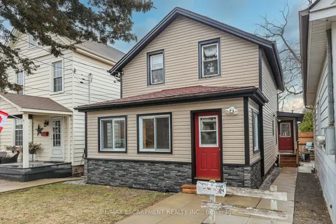 15 Adelaide Street, Grimsby, ON L3M 1X2
