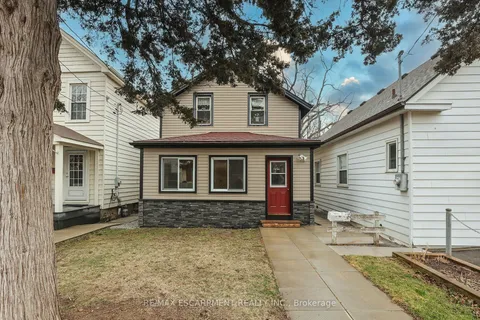 15 Adelaide Street, Grimsby, ON L3M 1X2