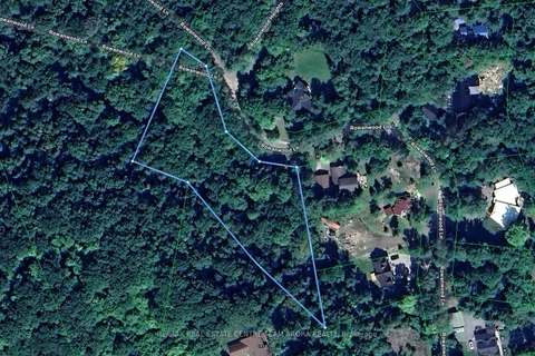 122 Rowanwood Lane, Huntsville, ON P0B 1M0