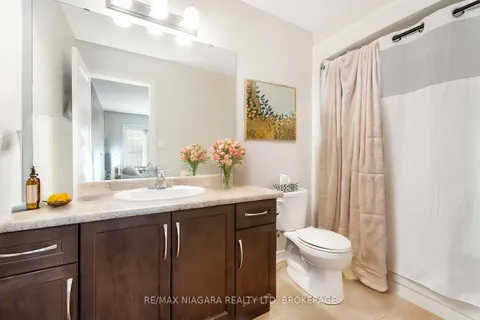7921 Oldfield Road, Niagara Falls, ON L2G 0H8
