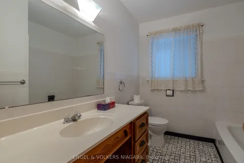 4945 Portage Road, Niagara Falls, ON L2E 6B2