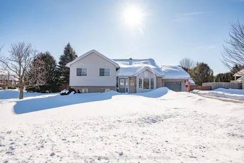 165 Pleasant View Drive, Laurentian Valley, ON K8B 1B8