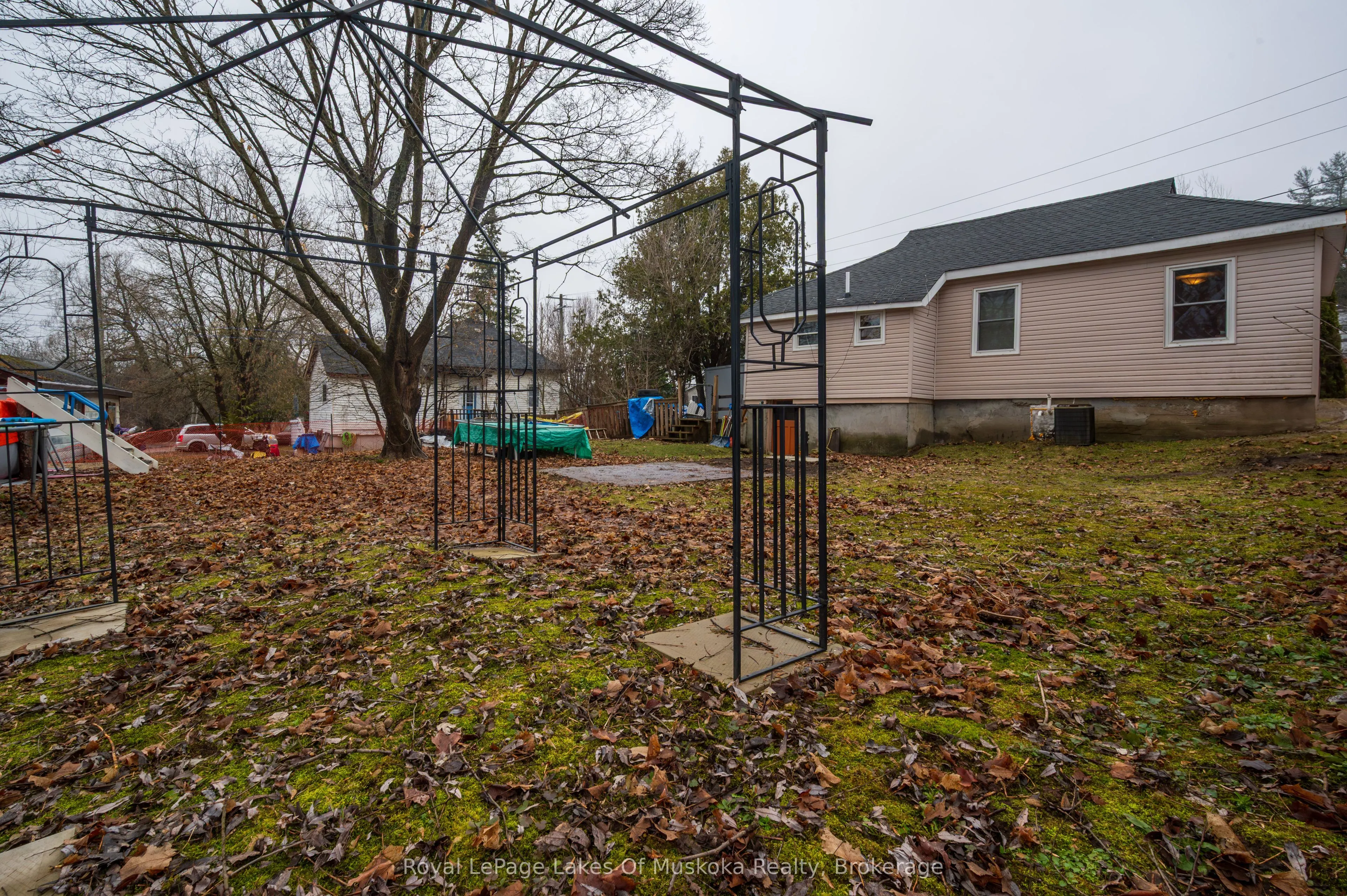 7 Dufferin Street, Huntsville, ON P1H 1X3