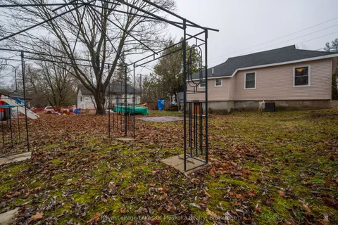 7 Dufferin Street, Huntsville, ON P1H 1X3