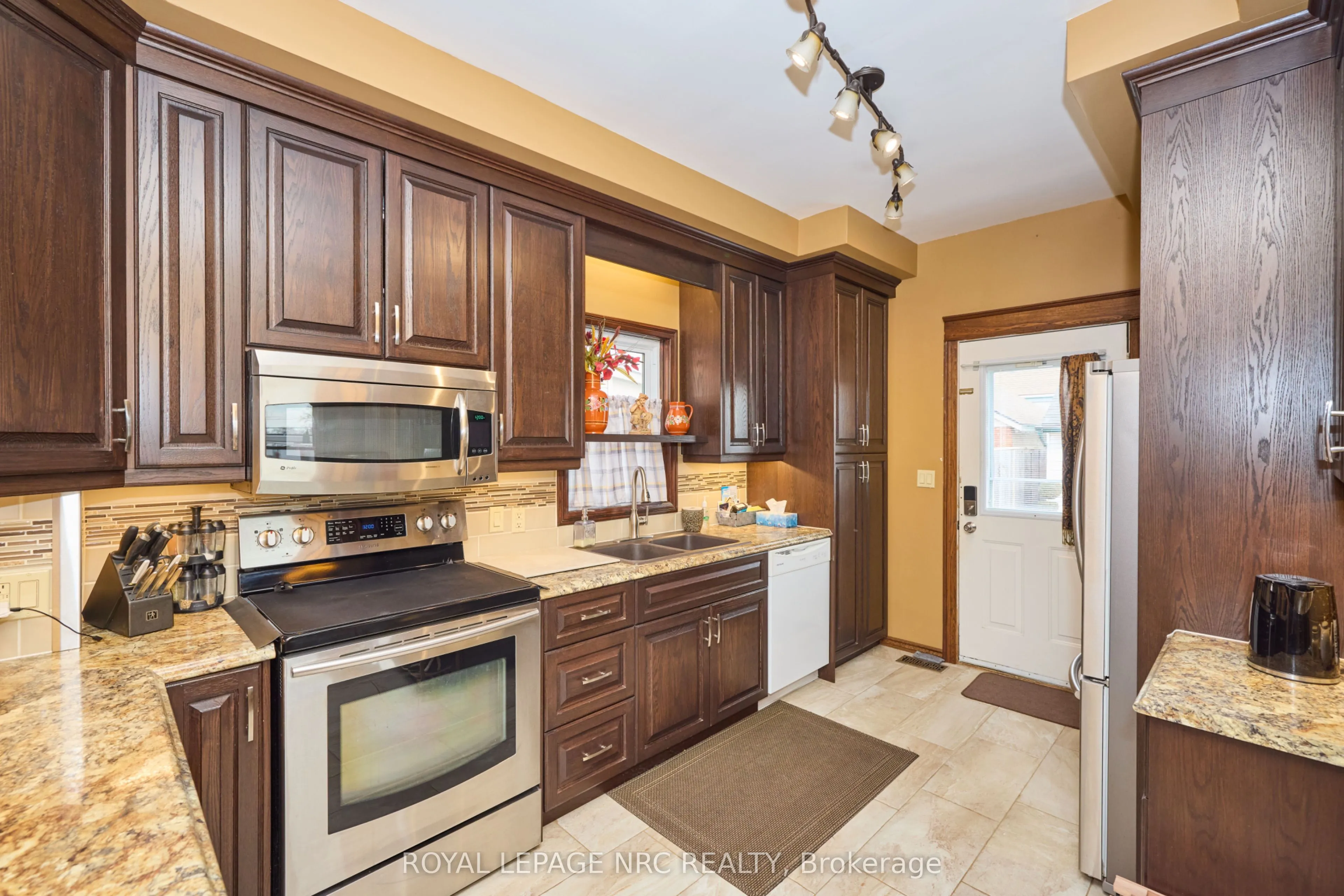 160 Burgar Street, Welland, ON L3B 2S8