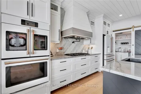33 Cedar Drive, Norfolk, ON N0E 1W0