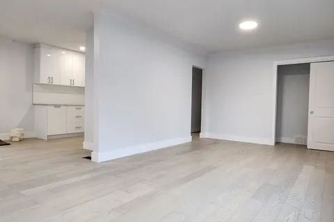 9 Epworth Avenue, ON K2G 2L4