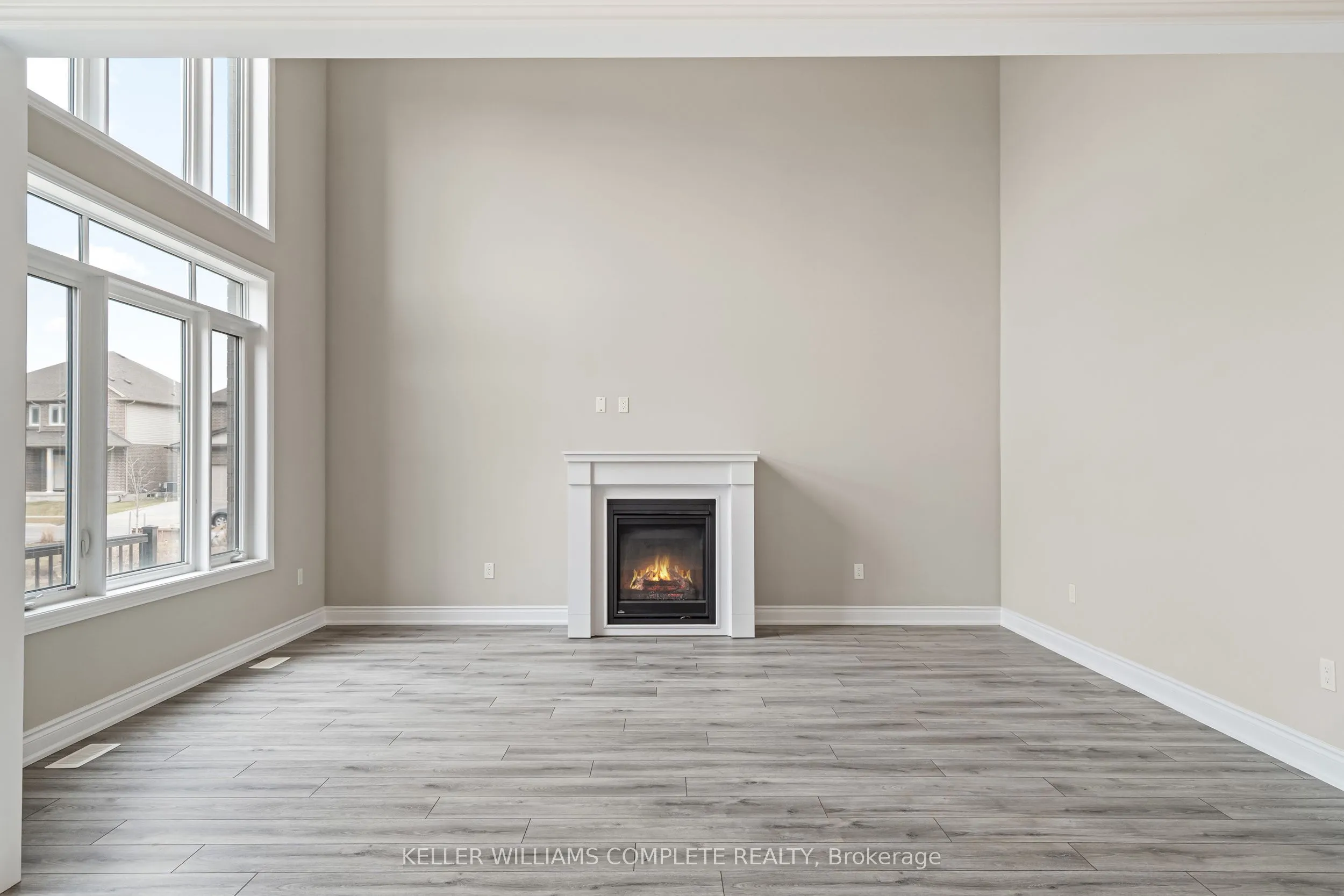 15 Venture Way, Thorold, ON L2V 0G9