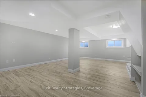 50 Coral Drive, Hamilton, ON L8V 2N6