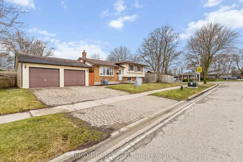 4 Breckenridge Crescent, ON N6E 1H7