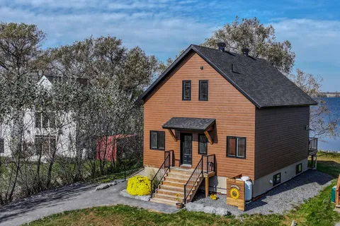 209 Prinyers Cove Crescent, Prince Edward County, ON K0K 2T0