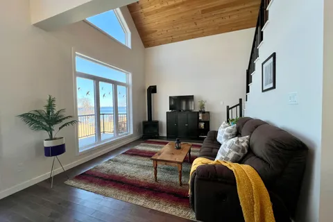 209 Prinyers Cove Crescent, Prince Edward County, ON K0K 2T0