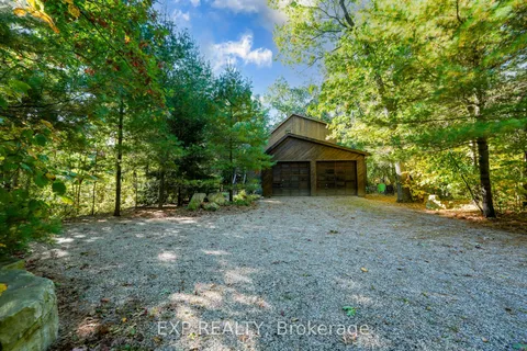 10207 Pinetree Drive, Lambton Shores, ON N0M 1T0