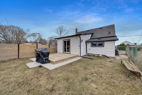 18617 Loyalist Parkway, Prince Edward County, ON K0K 2J0