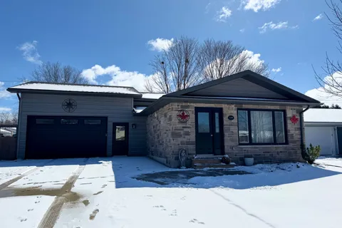 329 Bricker Street, Saugeen Shores, ON N0H 2C1