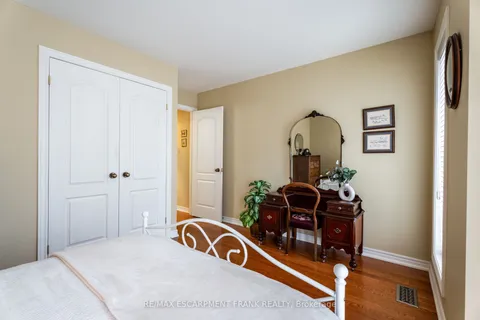 345 Southcote Road, Hamilton, ON L9G 5C4