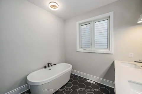 2835 SHEFFIELD Place, ON N6G 5H5