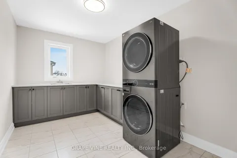 61 Adrift Street, Manotick - Kars - Rideau Twp and Area, ON K4M 0E1