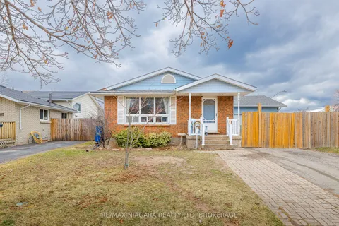 8420 Lamont Avenue, Niagara Falls, ON L2G 6V8