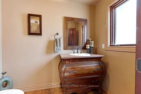 206 Deerwood Drive, Carp - Dunrobin - Huntley - Fitzroy and Area, ON K0A 2H0