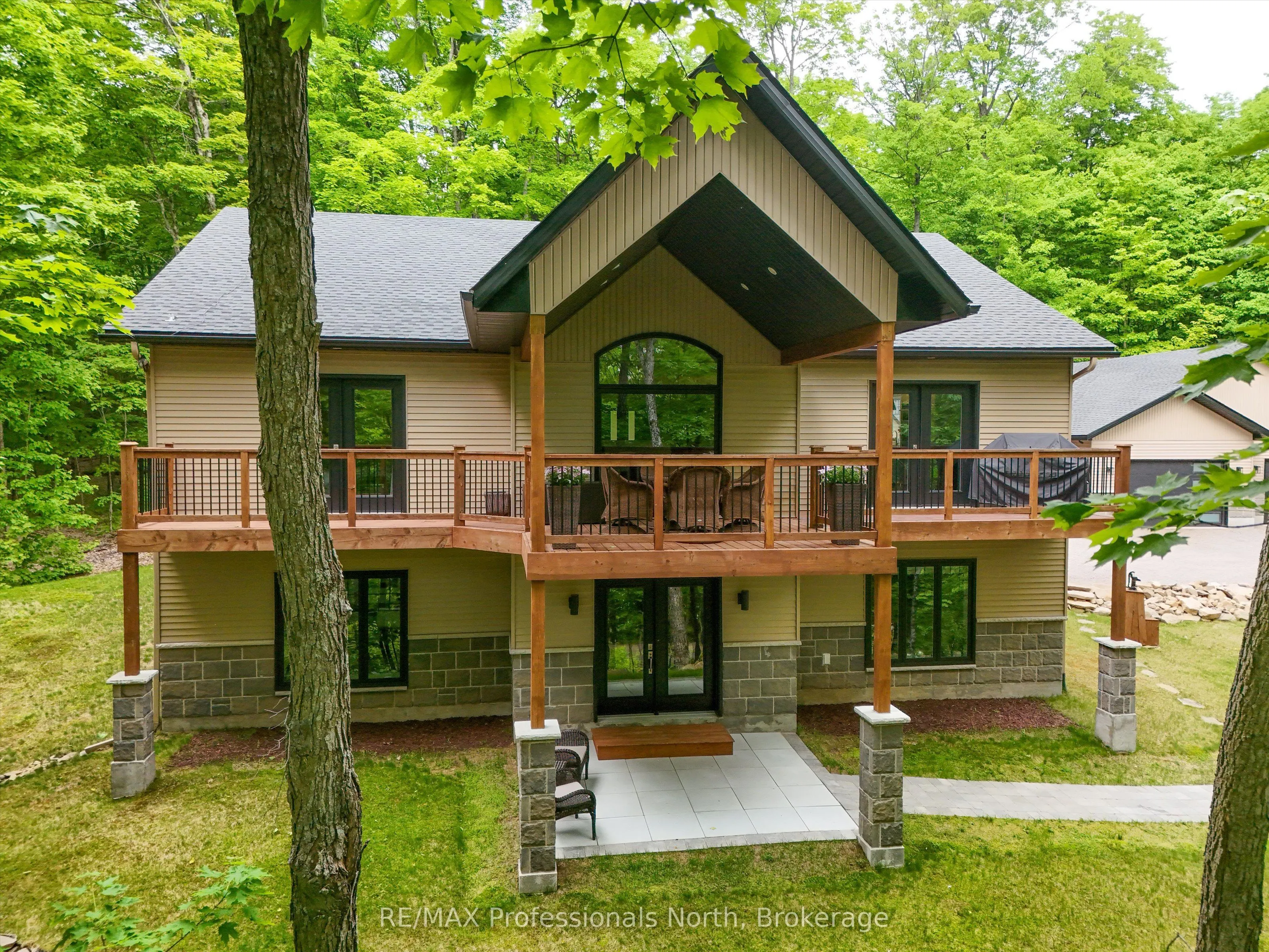 1333 Walker Lake Drive, Lake of Bays, ON P1H 2J6