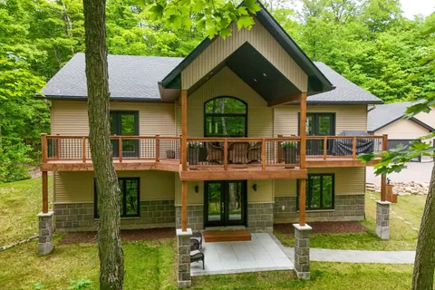1333 Walker Lake Drive, Lake of Bays, ON P1H 2J6