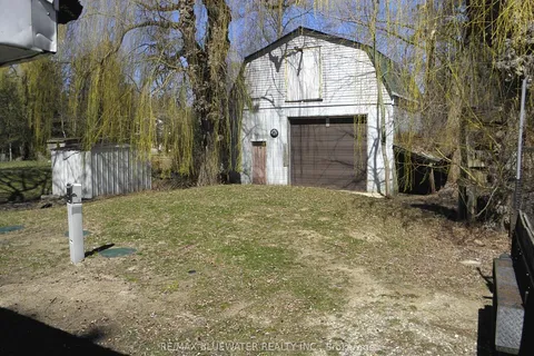 6342 London Road, Lambton Shores, ON N0N 1J1