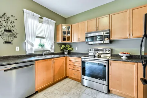 43 Woodlawn Court, Hamilton, ON L9H 7S2