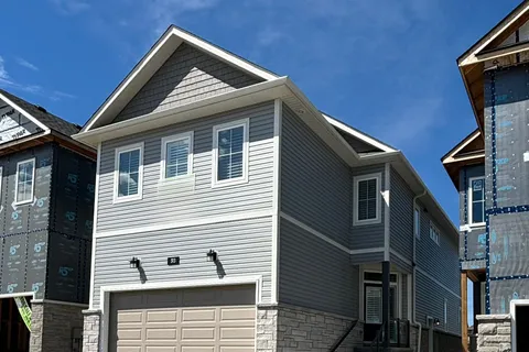 313 Mullighan Gardens, ON K9K 0G3