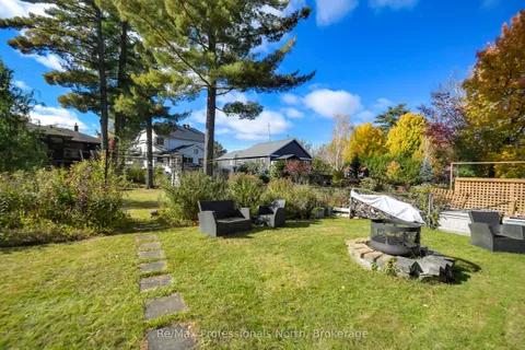 324 BETHUNE Drive, Gravenhurst, ON P1P 1B8