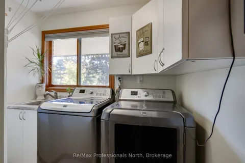 324 BETHUNE Drive, Gravenhurst, ON P1P 1B8