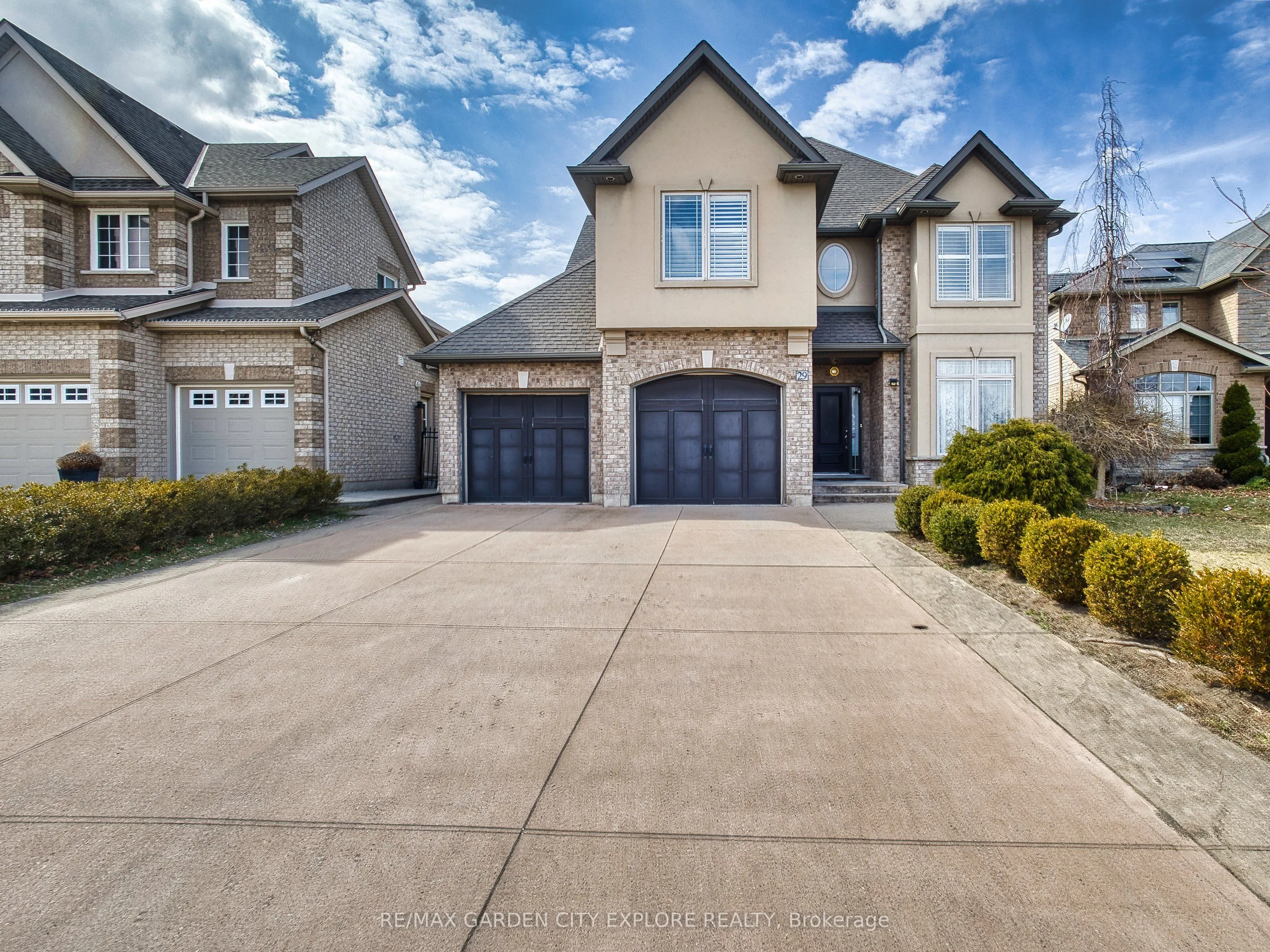 29 AGINCOURT Crescent, St. Catharines, ON L2S 4B4