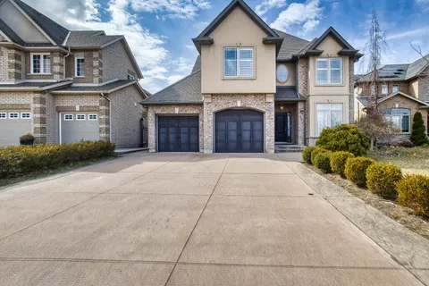29 AGINCOURT Crescent, St. Catharines, ON L2S 4B4