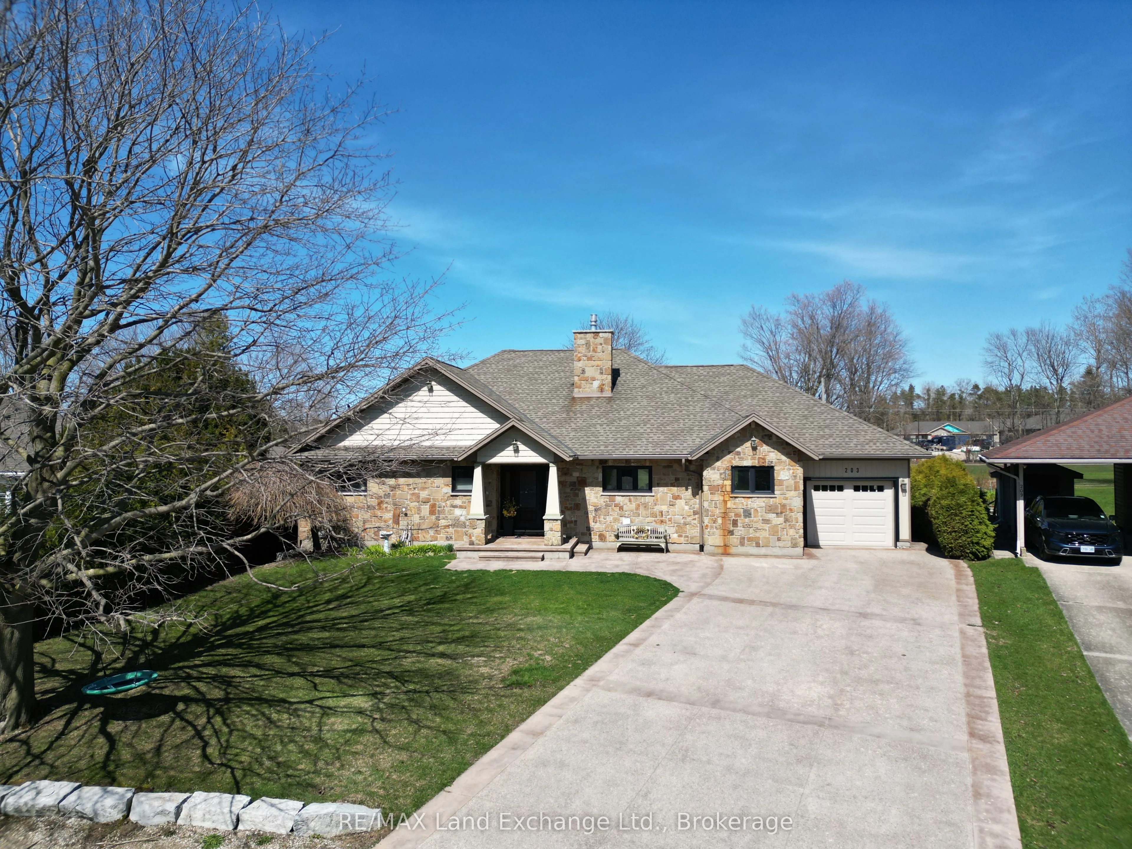 203 Campbell Crescent, Kincardine, ON N2Z 1B9