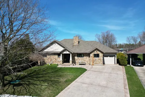 203 Campbell Crescent, Kincardine, ON N2Z 1B9