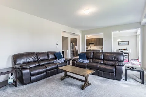 28 Esther Crescent, Thorold, ON L3B 5N5