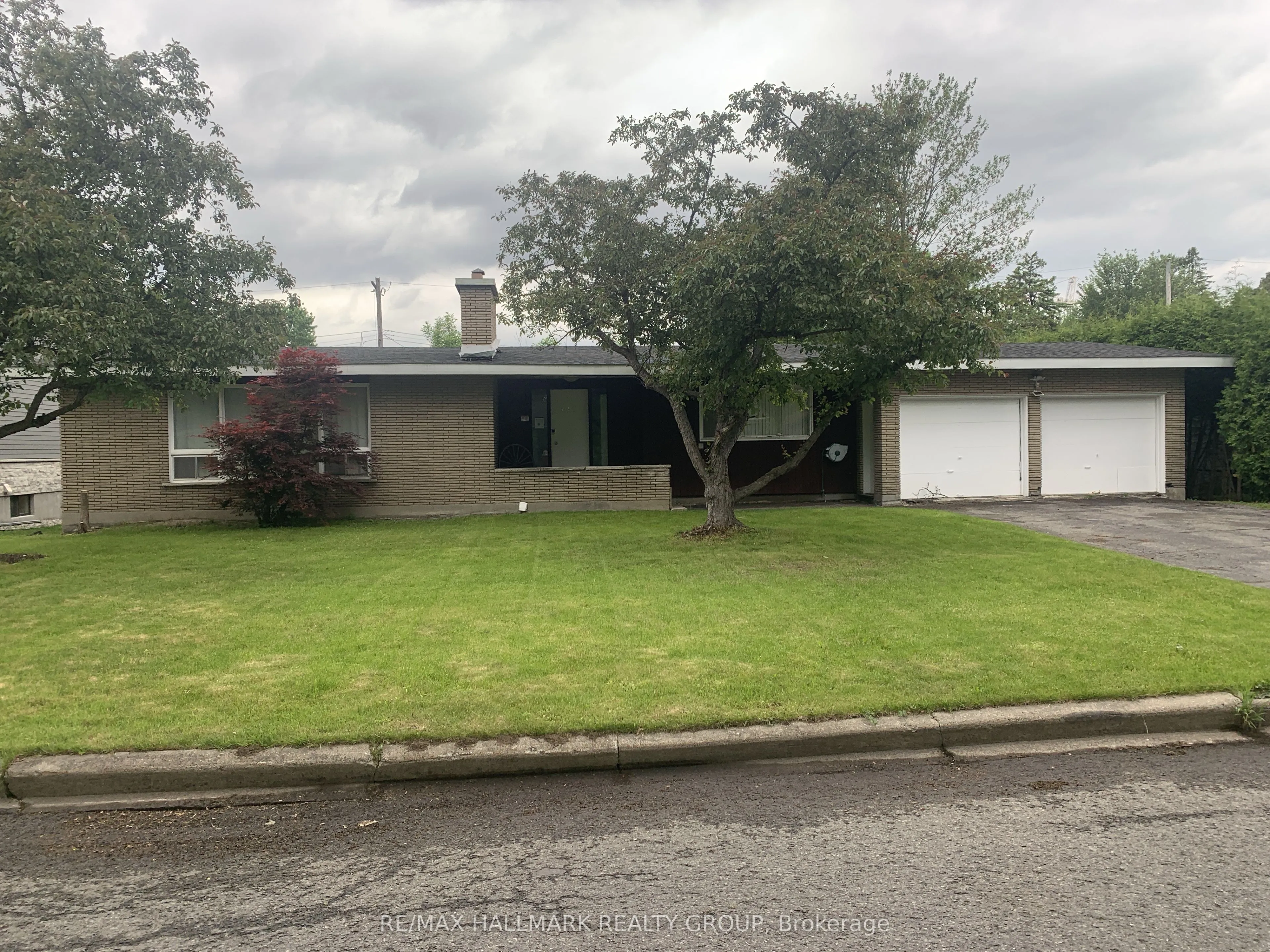 447 ROGER Road, Alta Vista and Area, ON K1H 5B7