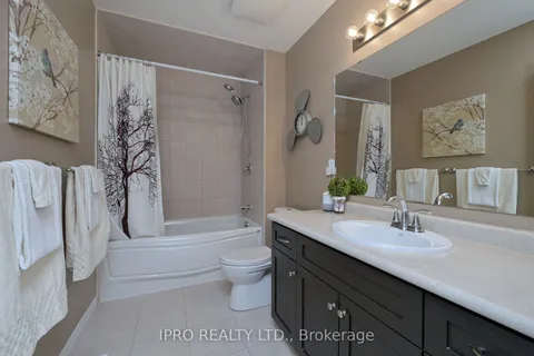 102 Oakes Crescent, Guelph, ON N1E 0J5