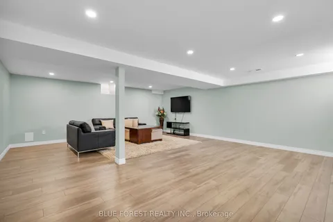 3303 Jinnies Way, London, ON N6L 0B8